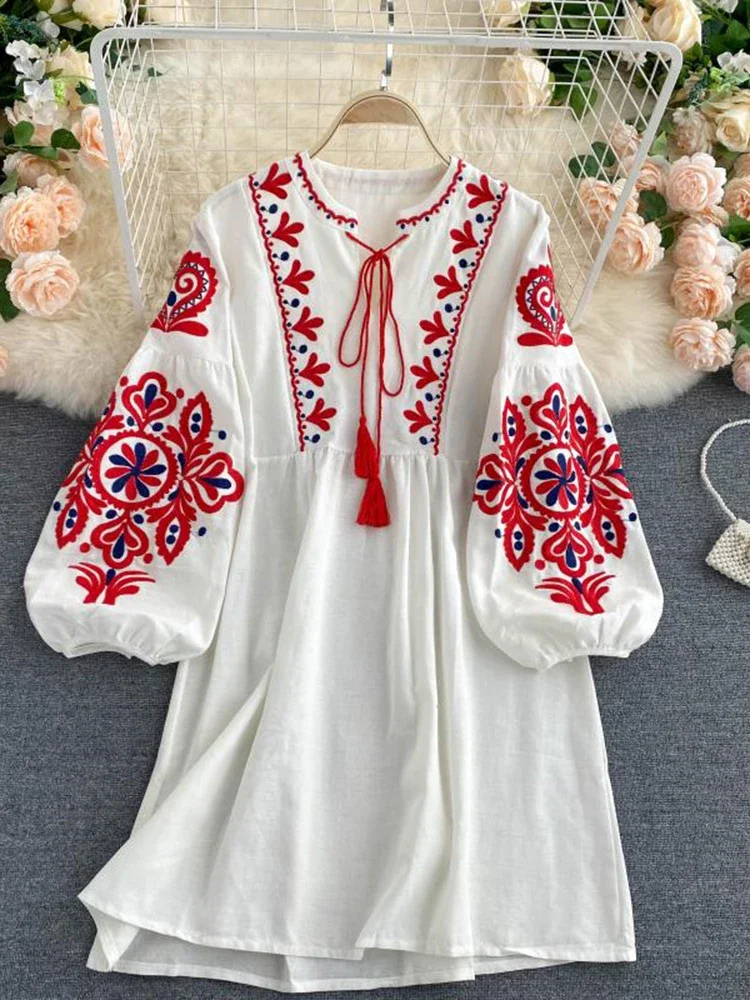 Spring Autumn Women\'s Retro Ethnic Embroidered Dress Lantern Sleeves Bohemian Holiday Dress Women GD678