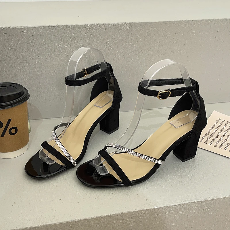

2026 Summer New Arrivals: Women's Fashionable & Sexy Plus-Size Sandals—Elegant, Comfortable High Heels for Outdoor Leisure