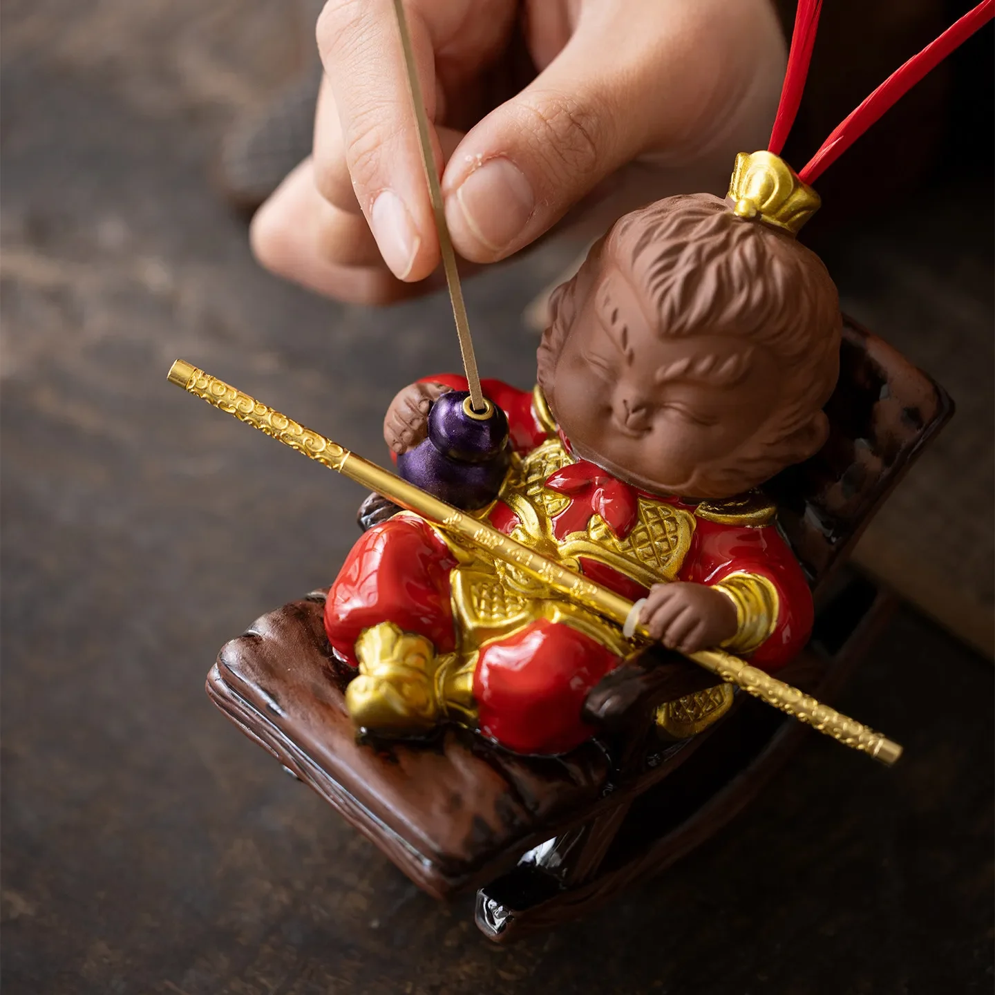 Imagen 4: FX-18 Adorno Creativo de Cerámica para Mesa de Té Zen, Figura de Mono Agitador Sun Wukong Qitian Gran Santo, Mascota de Té