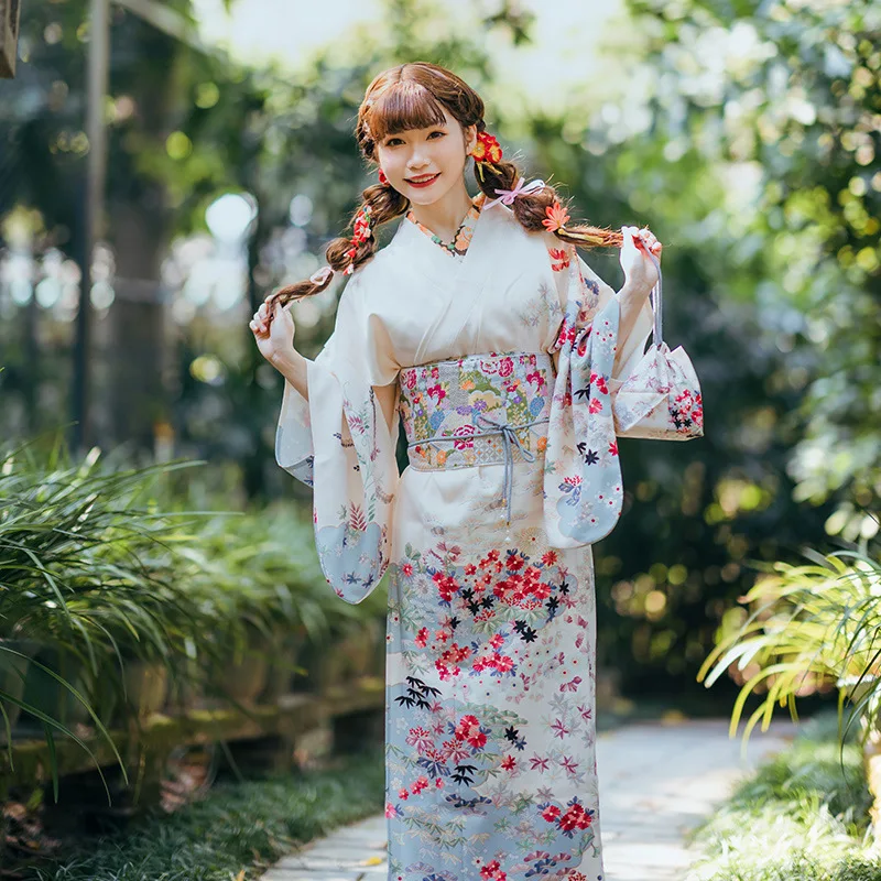 

Women's Japanese Traditional Kimono Floral Prints Classic Yukata Photography Long Dress Cosplay Costume