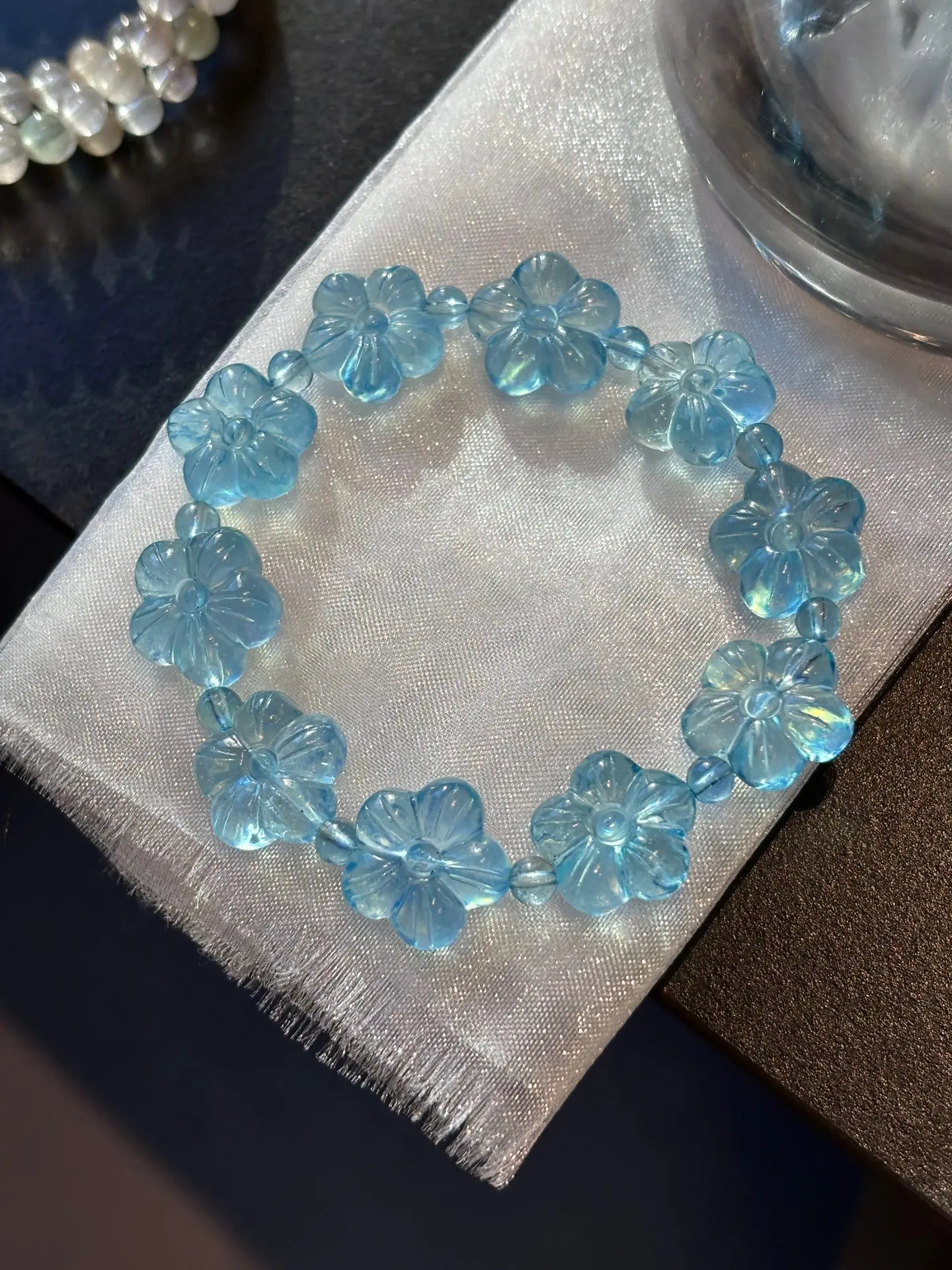

Браслет из натурального цветка аквамарина, чистый прозрачный кристалл, двухсторонний резной цветочный драгоценный камень, ювелирный подарок