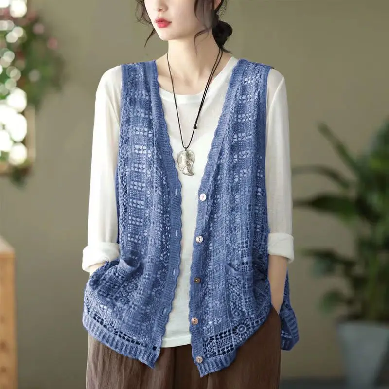 

Women's V-neck Hollow Flowers Knitted Pocket Vest Thin Waistcoat