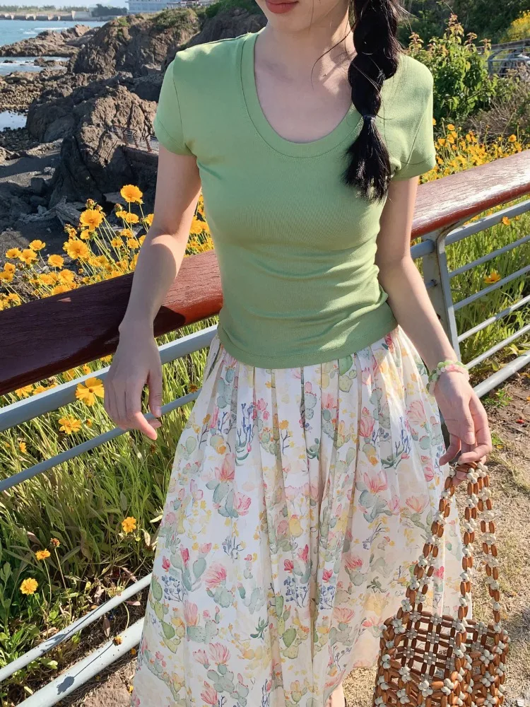 Basic Slim Short Sleeve T-Shirt for Women Stretch Cotton U-Neck Summer Top Solid Color Casual Tee in 9 Colors for Everyday Wear