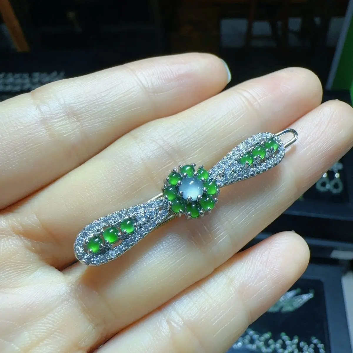 natural-a-jadeite-ice-green-egg-surface-bow-hairpin-hairpin