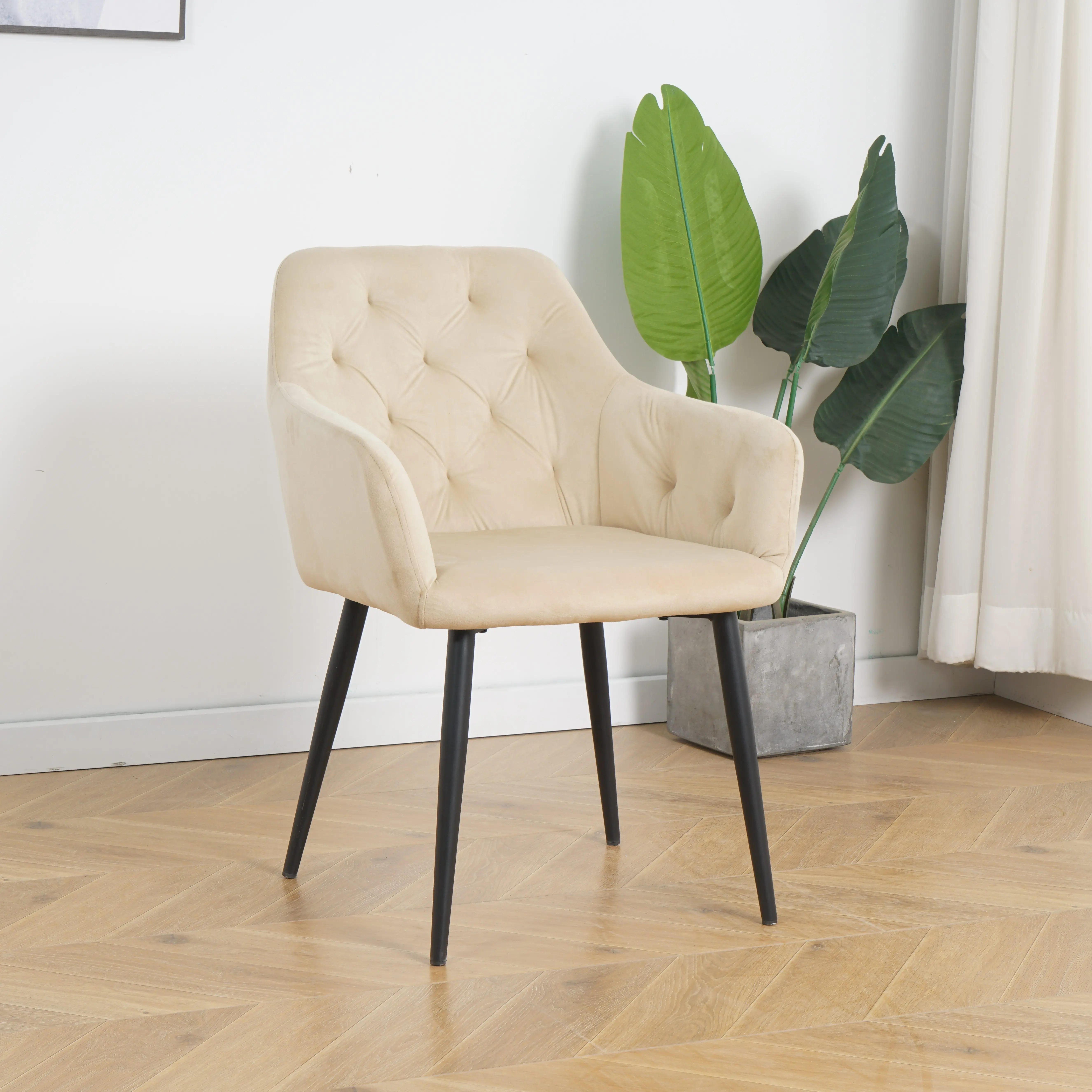 

Dinning Chairs Luxury Modern Tufted Velvet Kitchen Chair Dining Room Chairs with Black Metal Legs for Dining Roompromote sales