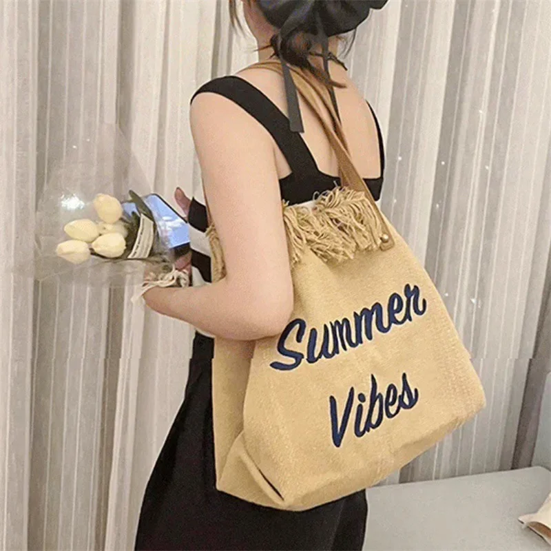 Bolsa de grande capacidade feminina, estilo de férias, carta impressa, borla, bolsa de compras, versátil, trabalho, bolsas de férias, bolsa de praia, 2024