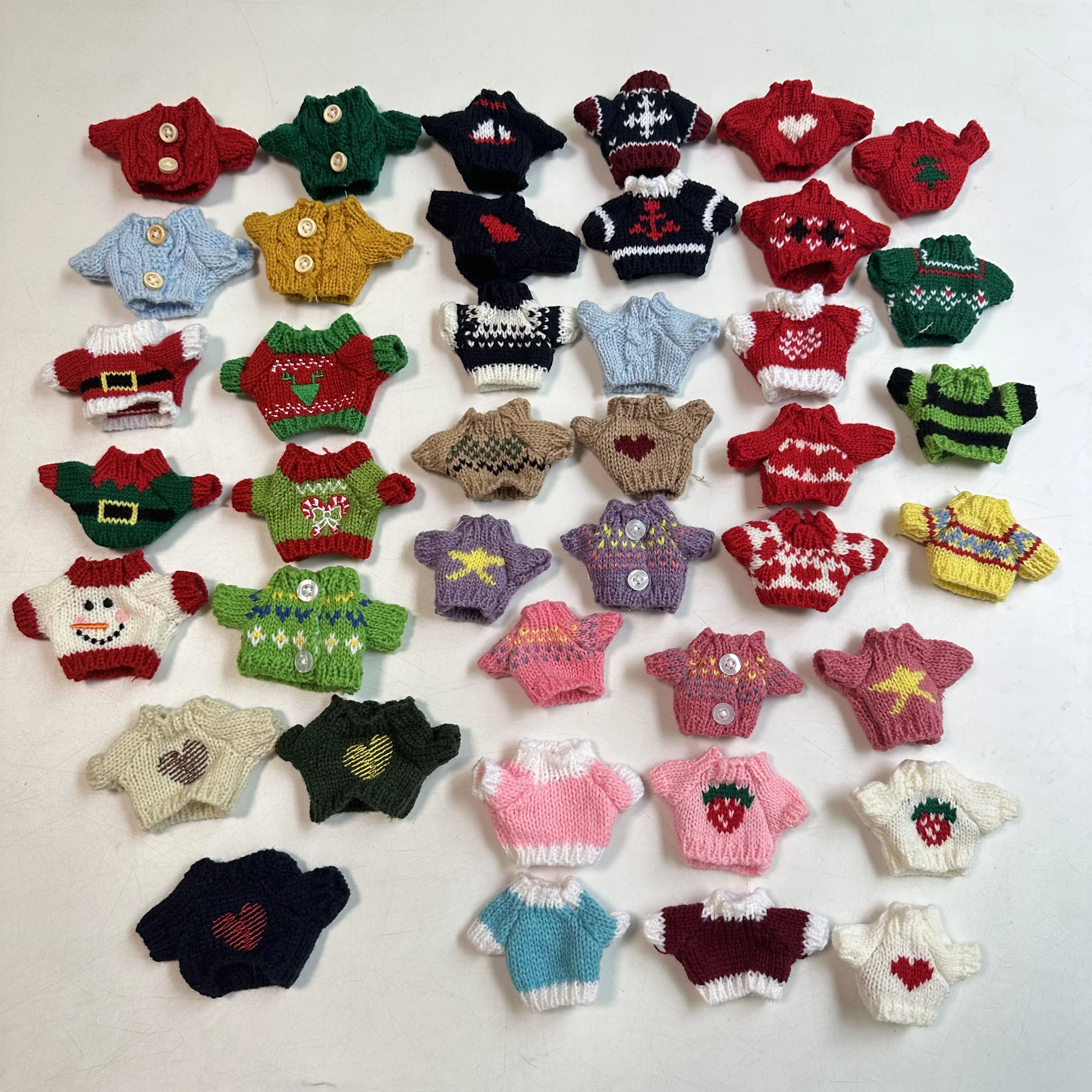 Handmade woolen crochet small Mini doll clothes mini small cartoon sweater villain decoration dress up accessories cute clothing