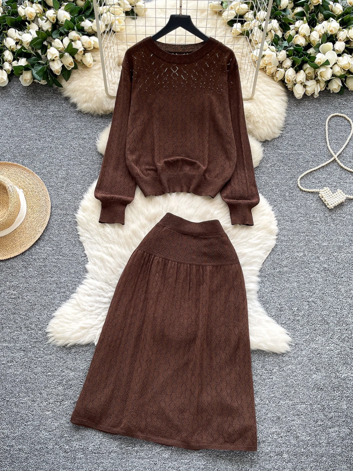 

Корейский женский вязаный длинный све, ажурный круглый топ, юбка с высокой талией, комплект из двух предметов, осенний модный повседневный комплект...