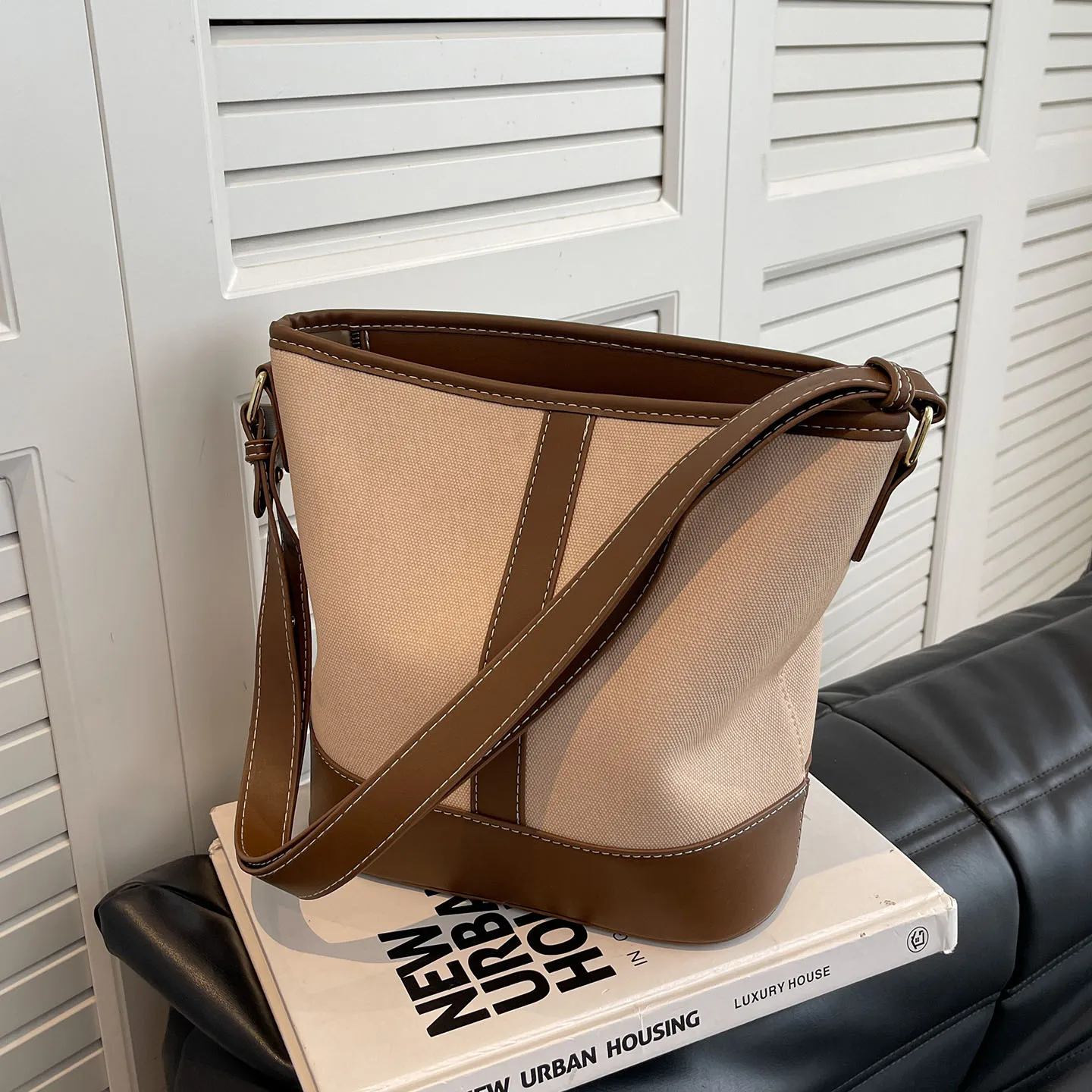 

High End Fashion Contrast Color Splicing One Shoulder Bags Women's New Trend Large Capacity Bucket Bag Ladies Commuting Handbags