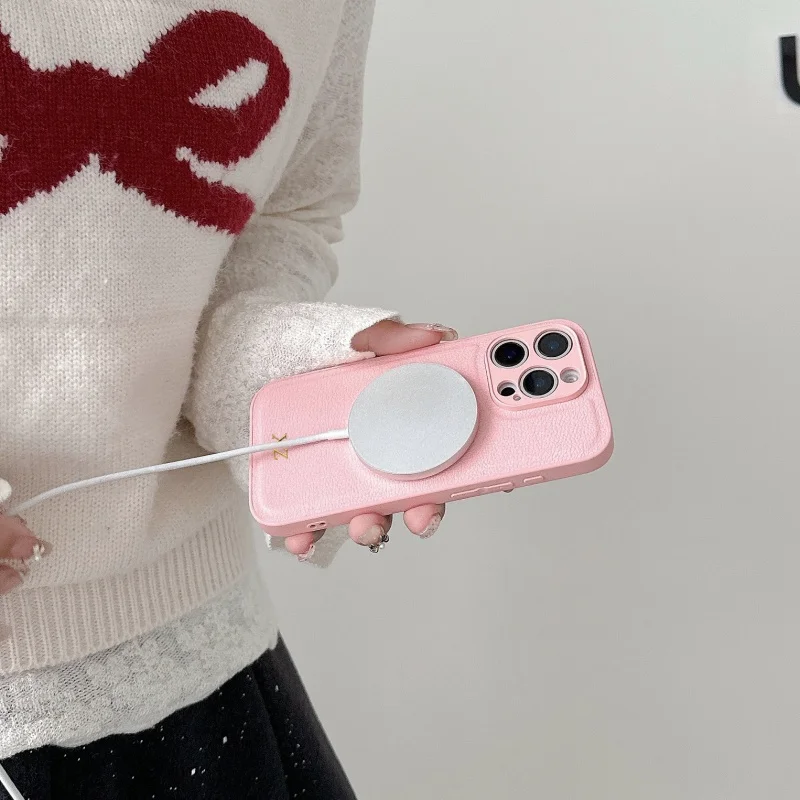 iPhone 14、12、13、15、16、17 Pro Max、14、15、16 Plus用、ゴールド・シルバーの名前入りマグネット式レザーPUケース、レンズ保護付き