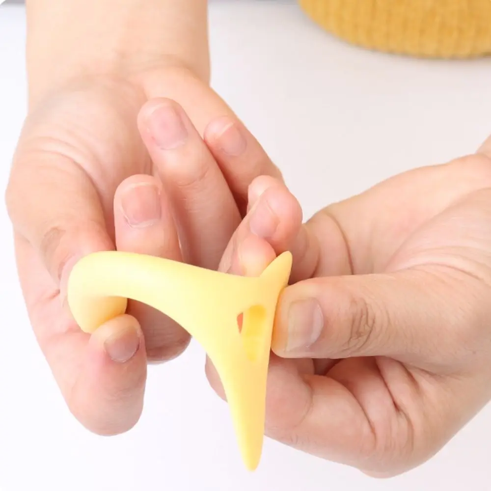 2 pz 2in1 Eyeliner Stencil Punte di Ala Rossetto In Silicone Eyeliner Strumento di Aiuto Crema Per Il Viso Applicatore Ombretto Mascara Disegno Aiuto