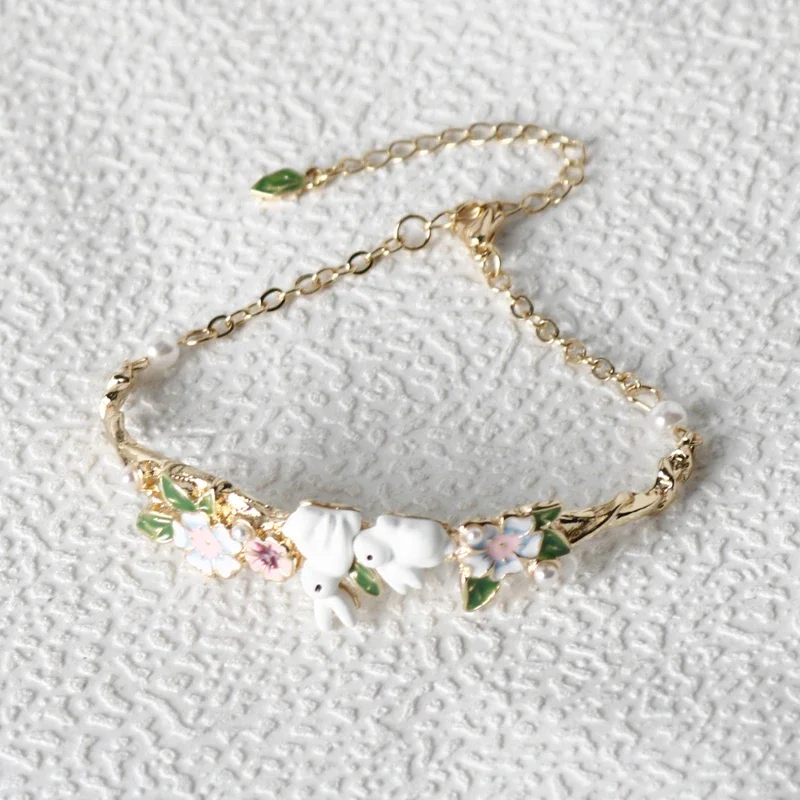 Alice no País das Maravilhas Anime Movie Charm Bracelet, Metal Esmalte Coelho Pulseira, Meninos e Meninas, Personalidade DIY Jóias, Presentes