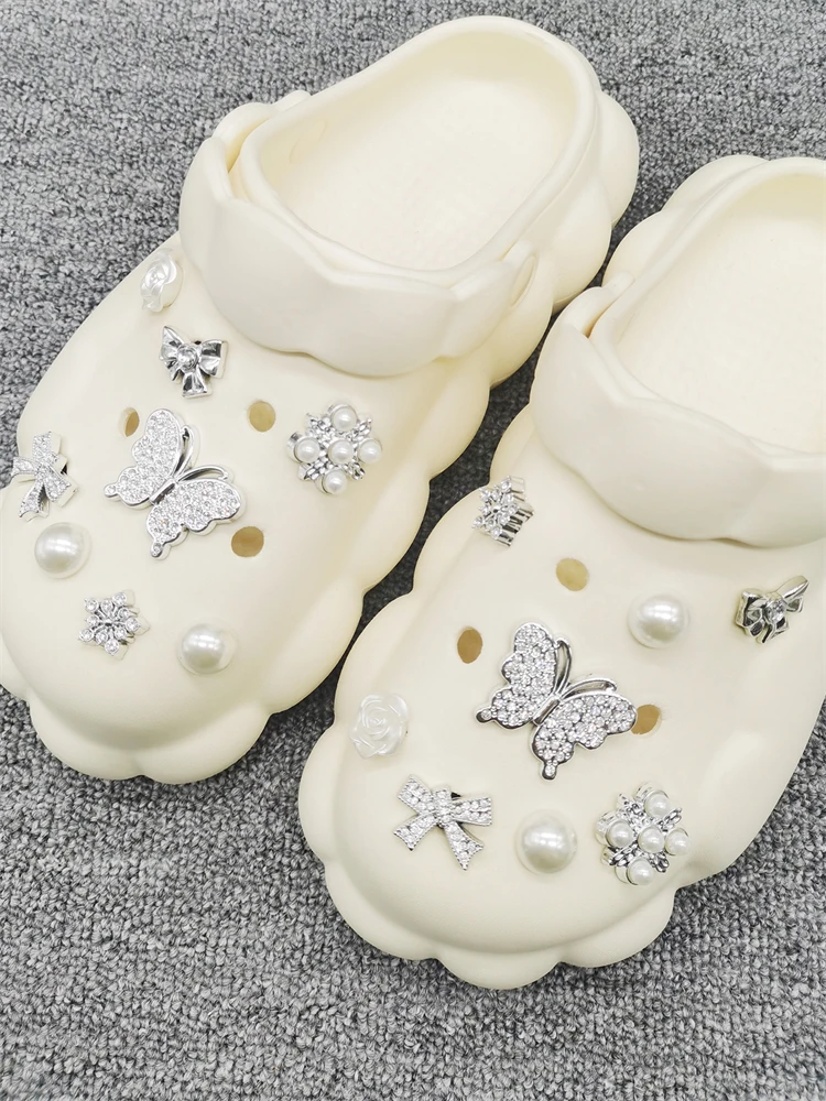 16-teiliges Set Glitzernde Silberne Schmetterling-Schuhcharms aus ABS, Schleifen- und Blumen-Schuhclips, DIY-Dekorationen für Clogs – Detail 6