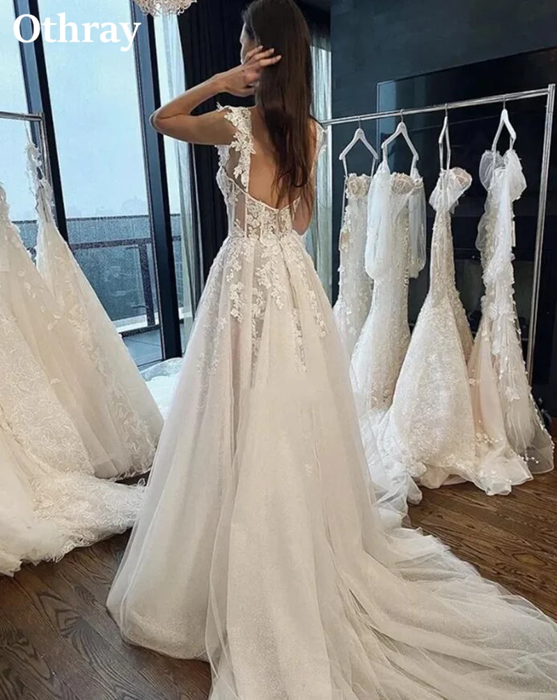 فساتين زفاف كلاسيكية من الدانتيل بتصميم A-line مع صدرية شفافة وأشرطة وظهر مفتوح، فساتين عروس ساحرة للحفلات في الحدائق مع شق جانبي