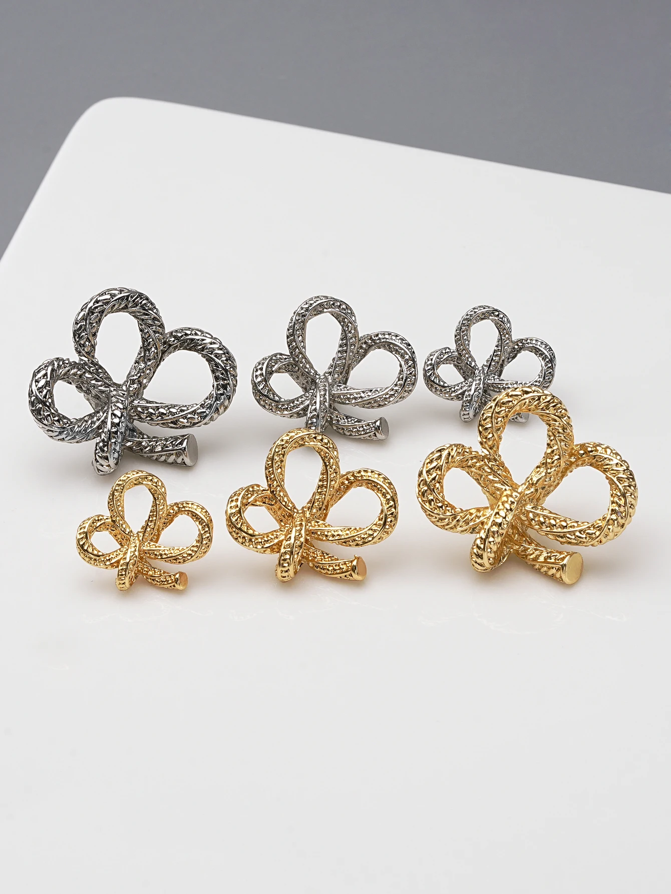 

7pcs/pack 18-29mm Creative design of gold and silver knot metal buttons, Sewing Accessories for Clothing Buttons