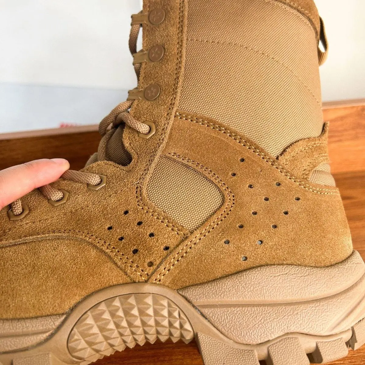 2025 الصيف جودة عالية المشي لمسافات طويلة في الهواء الطلق عارضة أحذية خفيفة الوزن زوجين نماذج تنفس ومريحة