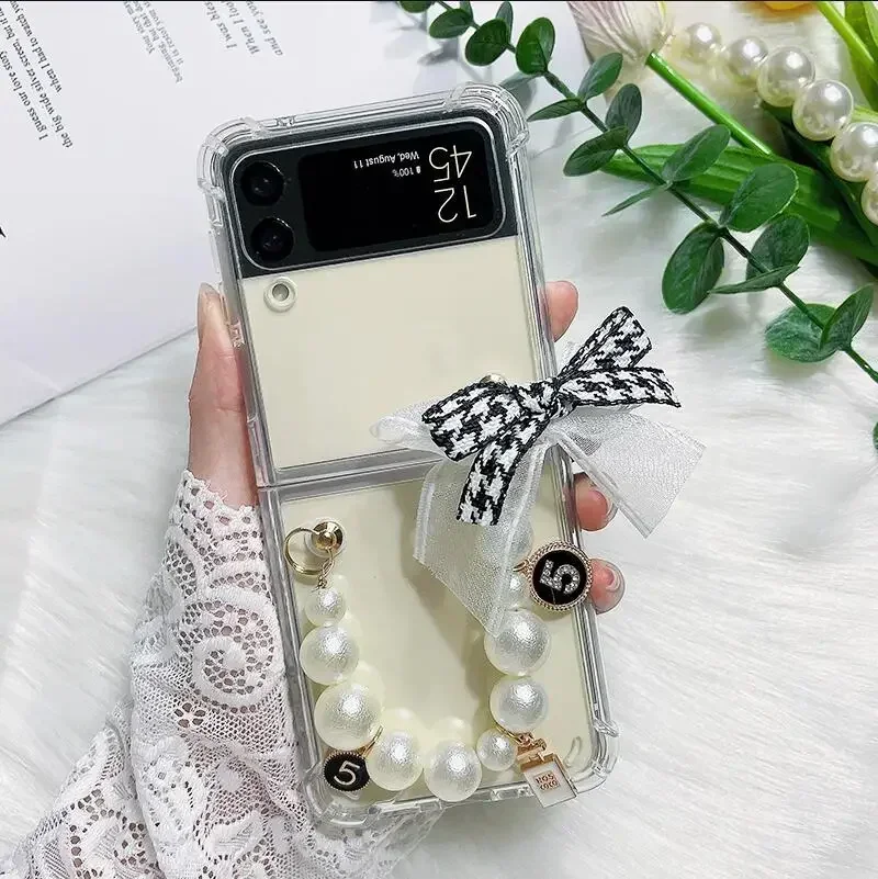 Luxury Bling Crystal Pearl Butterfly Heart Star Bracelet Chain Case Capa For Samsung Galaxy Z Flip1 2 Z Flip5 4 3 5G Phone Cover