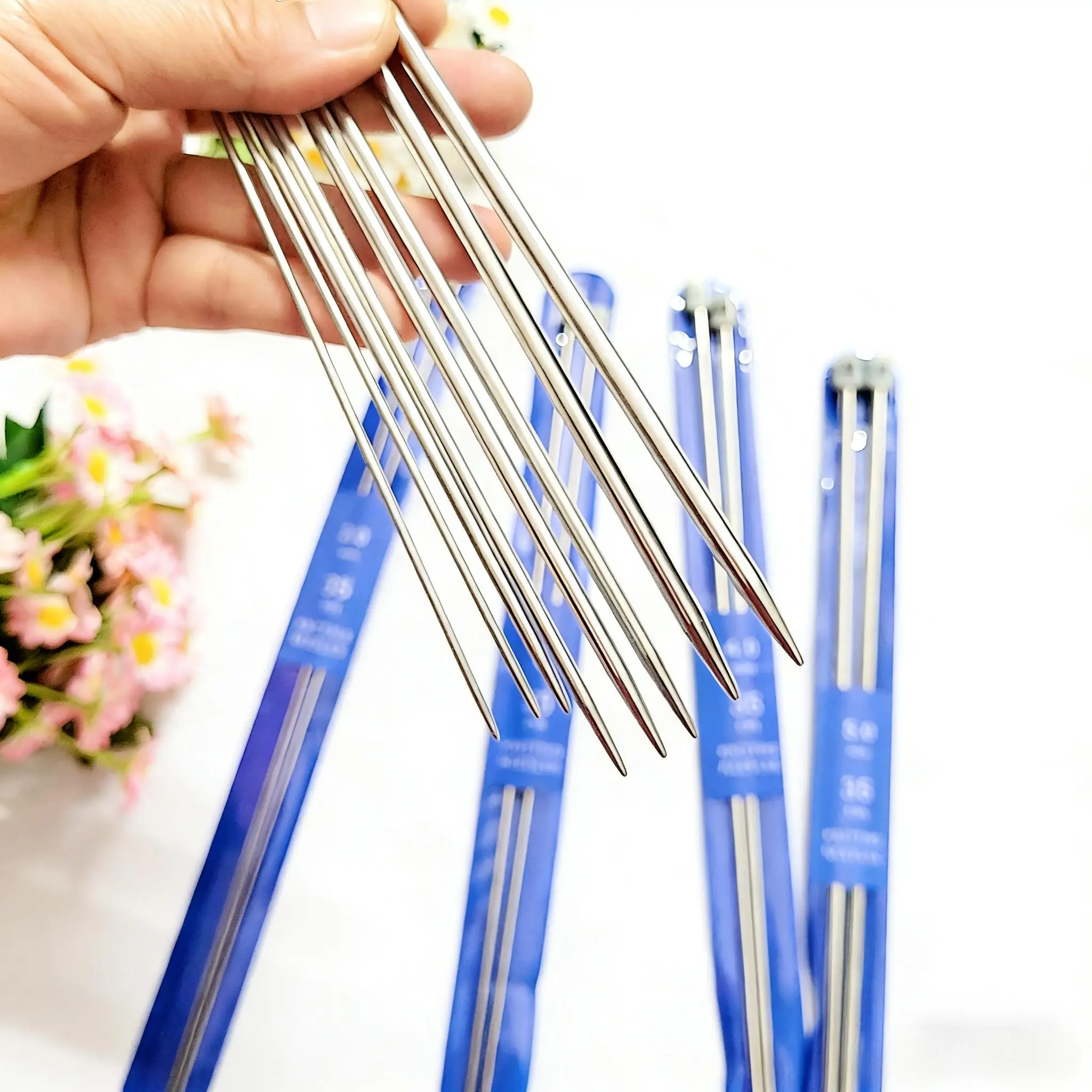 8Pcs Single-Head Stainless Steel Knitting Needles, 35cm Lengths, Including 2Mm/3Mm/4Mm/5Mm, Suitable for Knitting Projects, Suitable for Beginners and Experts, for Knitting Socks, Scarves, Gloves, Hats, and Small Toys