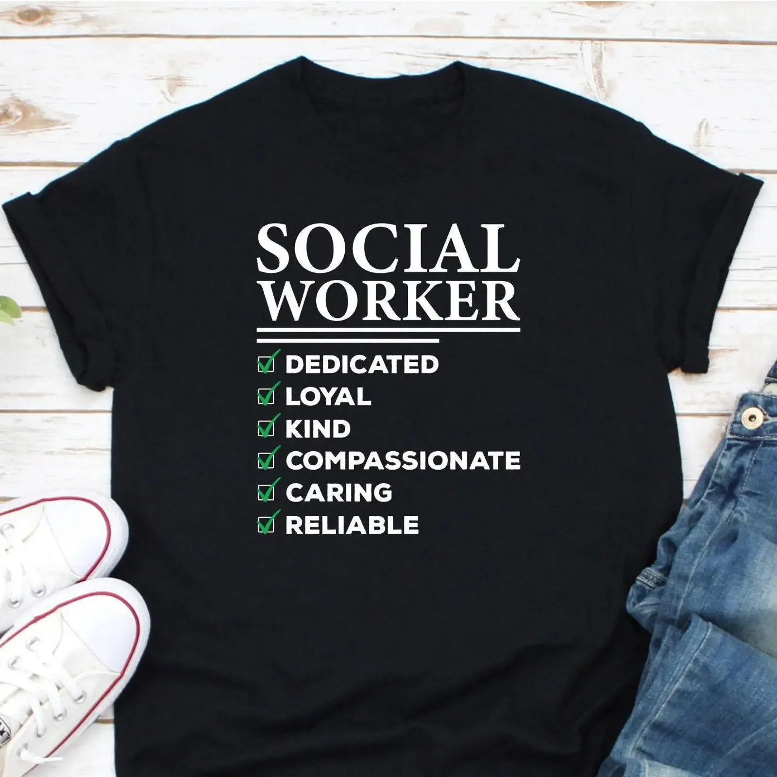 T-shirt « Liste de qualités d'un travailleur social » – Dédié aux professionnels de la solidarité et de la protection sociale – Style vintage délavé – Mode streetwear – Doux
