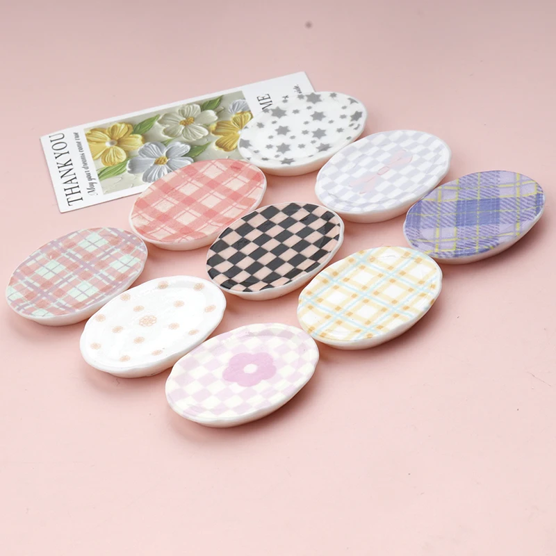 10/100pcs Simulation Print Plaid Plate Dollhouse Decor DIY Scrapbooking for Mini Kitchen Dinner Tableware Decor Accessories