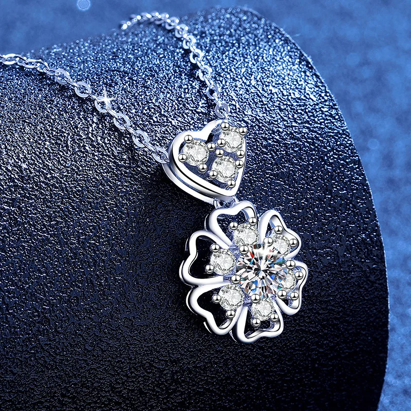 LioraGem Luxurious Heart-shaped Snowflake Moissanite Pendant Necklace, Classic Fashionable Clavicle Chain Platinum PT950 Stamp