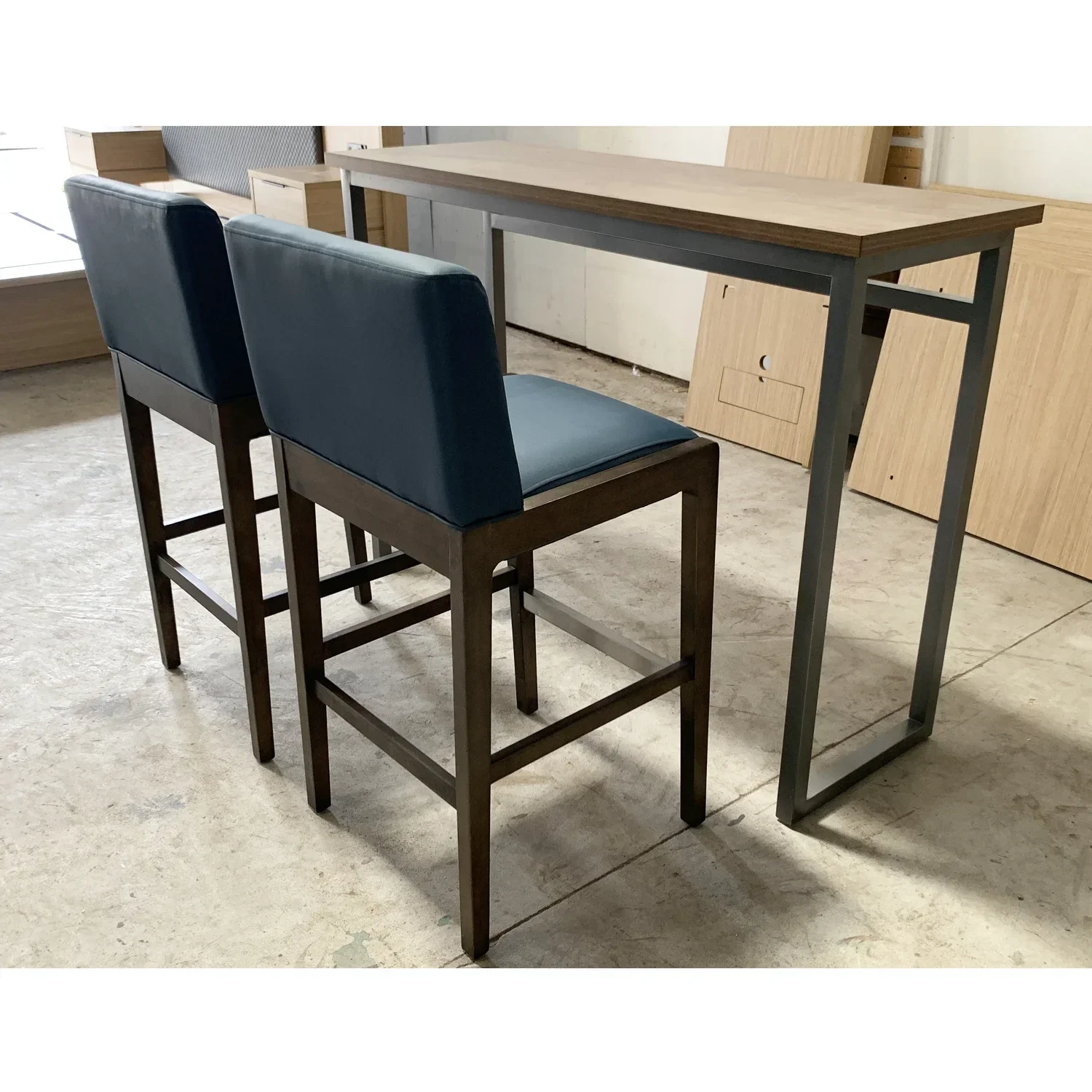 Sitz aus massivem Holz mit Rückenlehne, Barhocker, hoher Hocker, Inselhocker