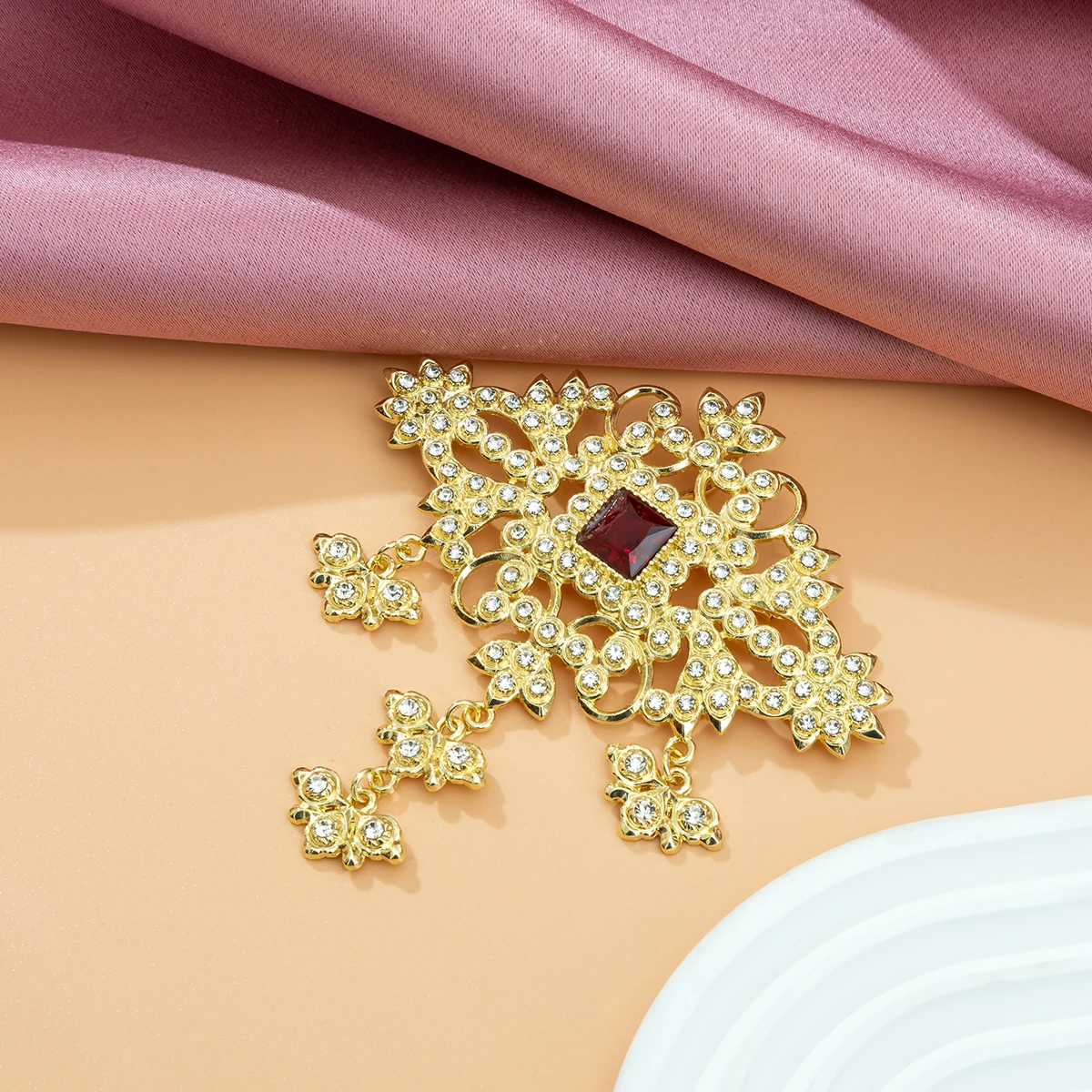 

Bride Brooch Full Rhinestone Shaped Gold Plated Ladies Pin Moroccan Wedding Dress Jewelry