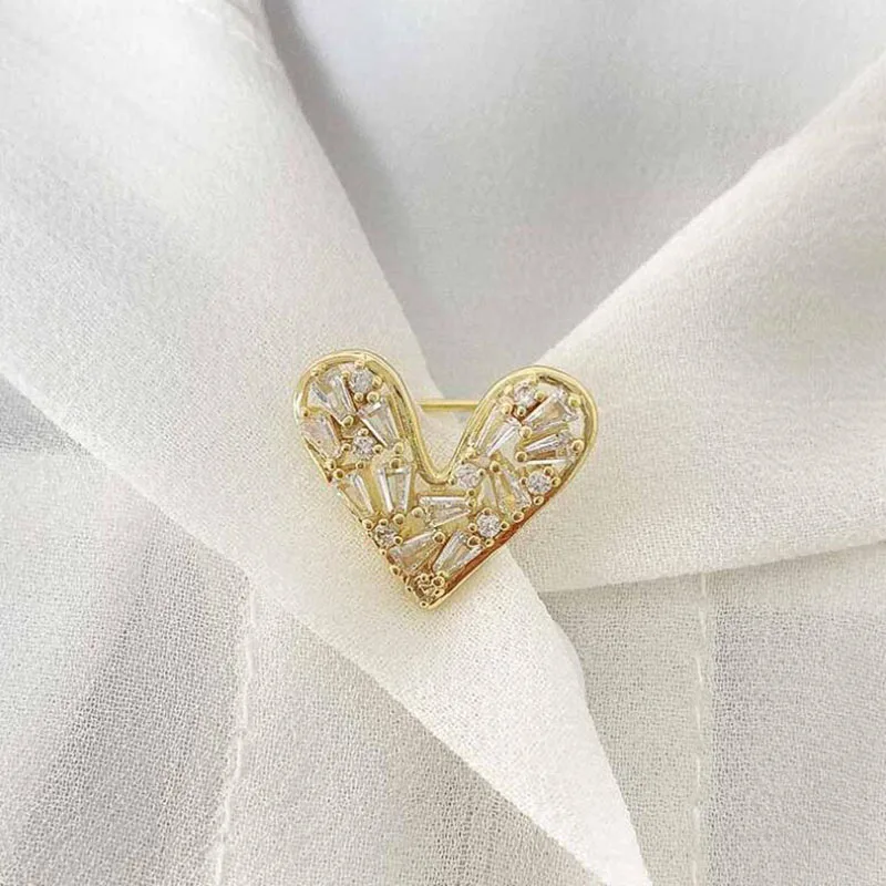 Exquisite Small Size Rhinestone Heart Brooches Pins For Women Lady Elegant Crystal Design Suit Clothing Accessories Gifts