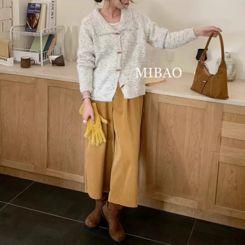 Cardigan lavorato a maglia con bottoni in corno retrò dall'atmosfera delicata Giacca maglione casual morbida e cerosa autunno/inverno 2025 da donna