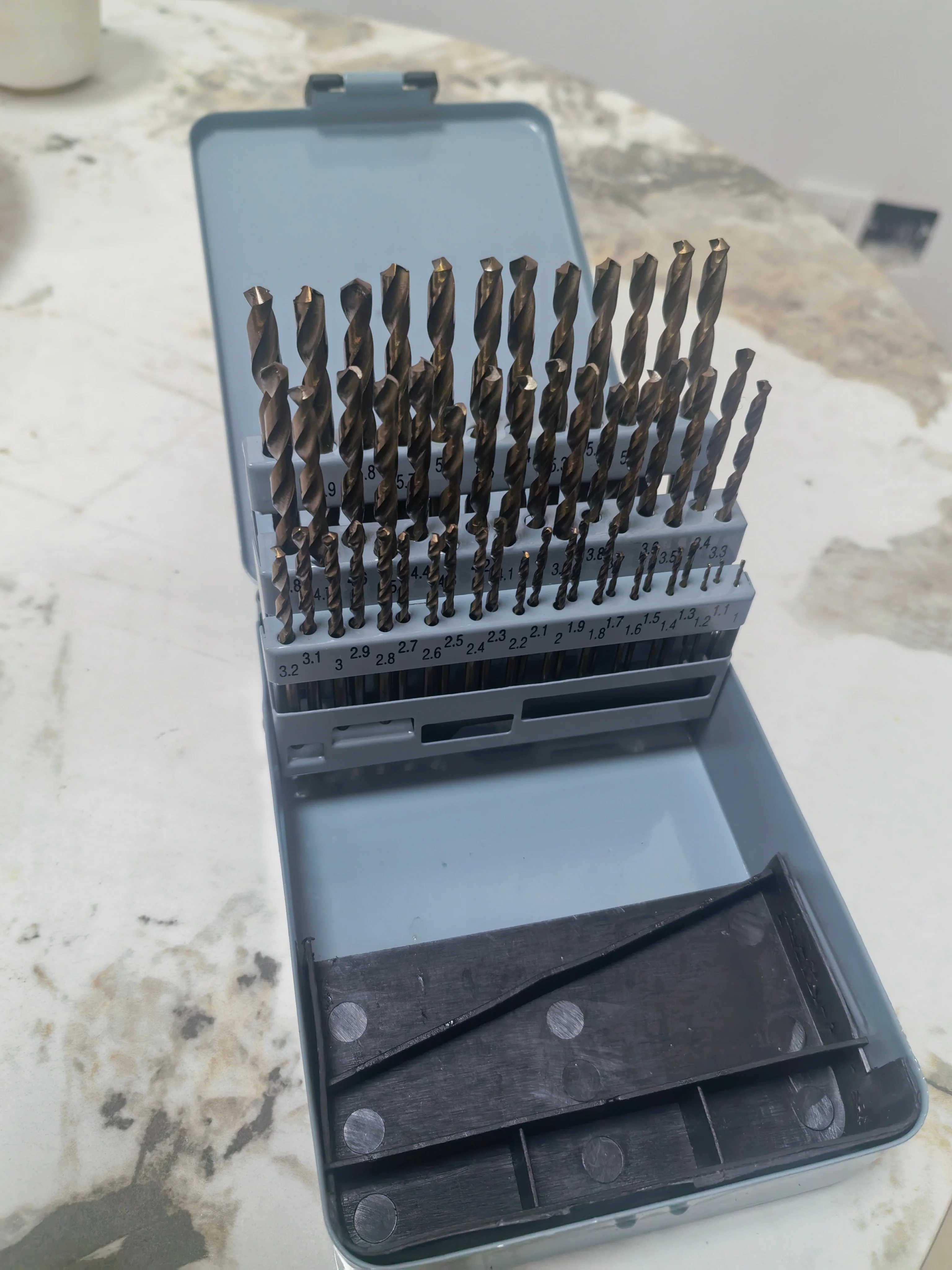 51-teiliges Mikro-Kobalt-Bohrerset, Gerade Schaftbohrer aus HSS-Co für Kupfer, Gusseisen & Aluminium DIY-Bearbeitung mit Koffer – Detail 11