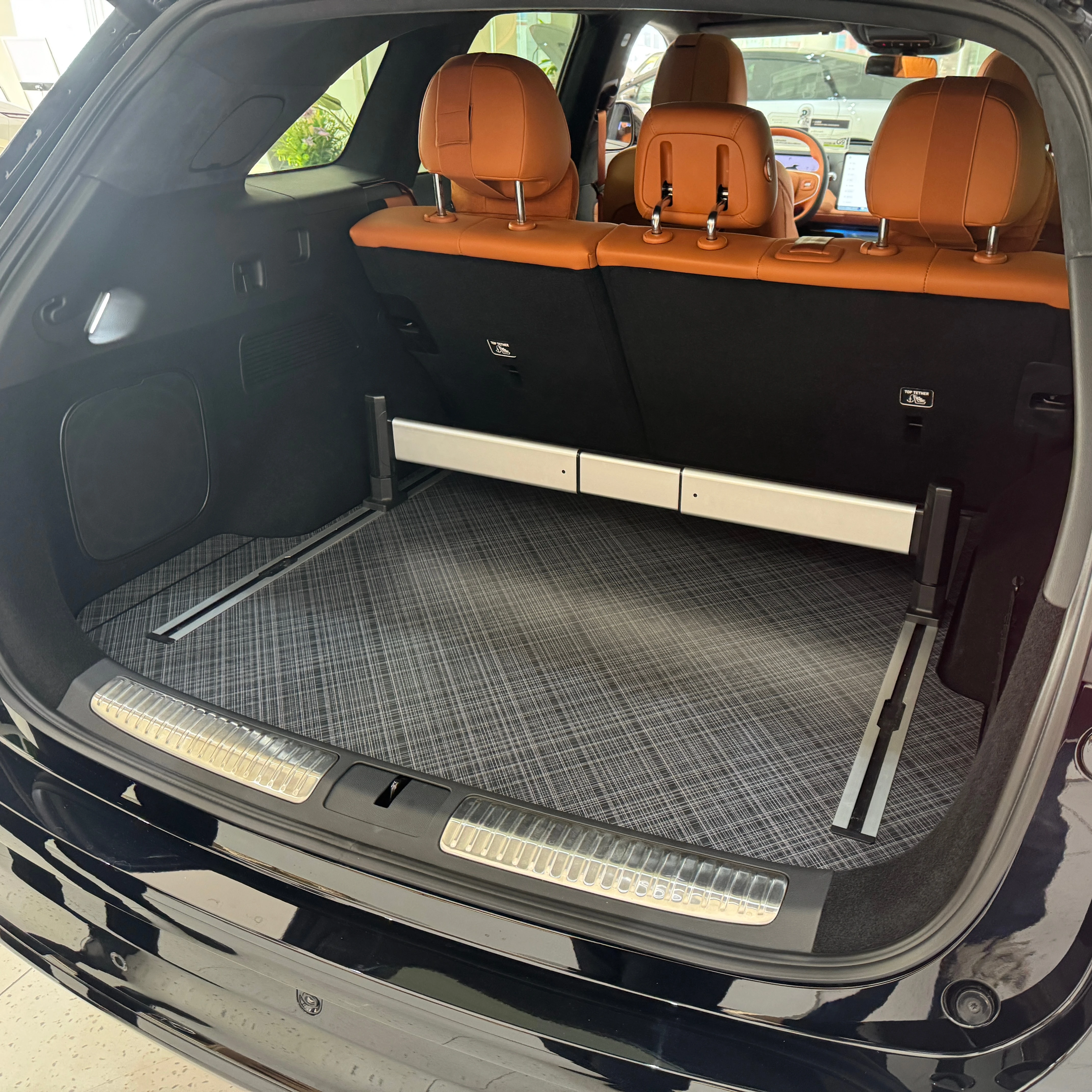 Adjustable Aluminum Trunk Cargo Divider Bar  Universal Load Separator for SUV Crossovers