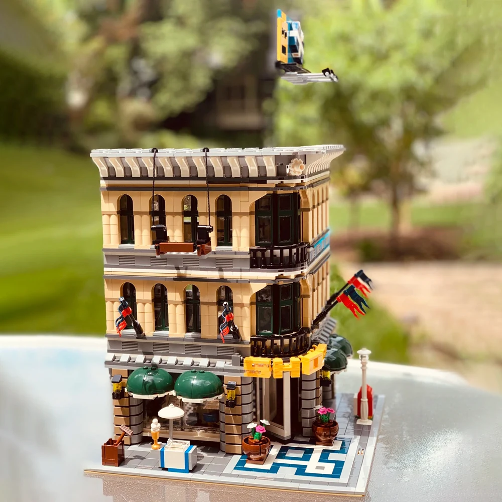 Creative Expert Brick Bank Cafe Corner MOC Building Blocks City Model Bricks Downtown Dinner Bookstore Street View Toy For Kids