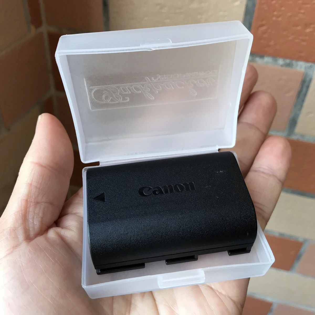 Жесткий пластиковый чехол для хранения батарей камеры