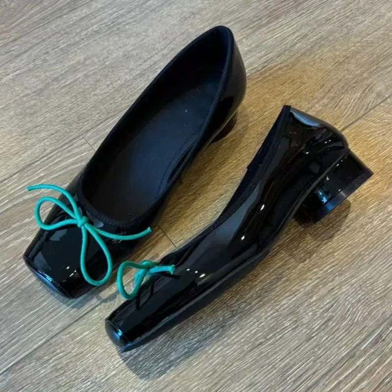 Moda in pelle verniciata Mary Jane Scarpe da donna Décolleté Scarpe da donna poco profonde Fiocco Tacco basso Eleganti tacchi alti Donna Zapatos De Mujer