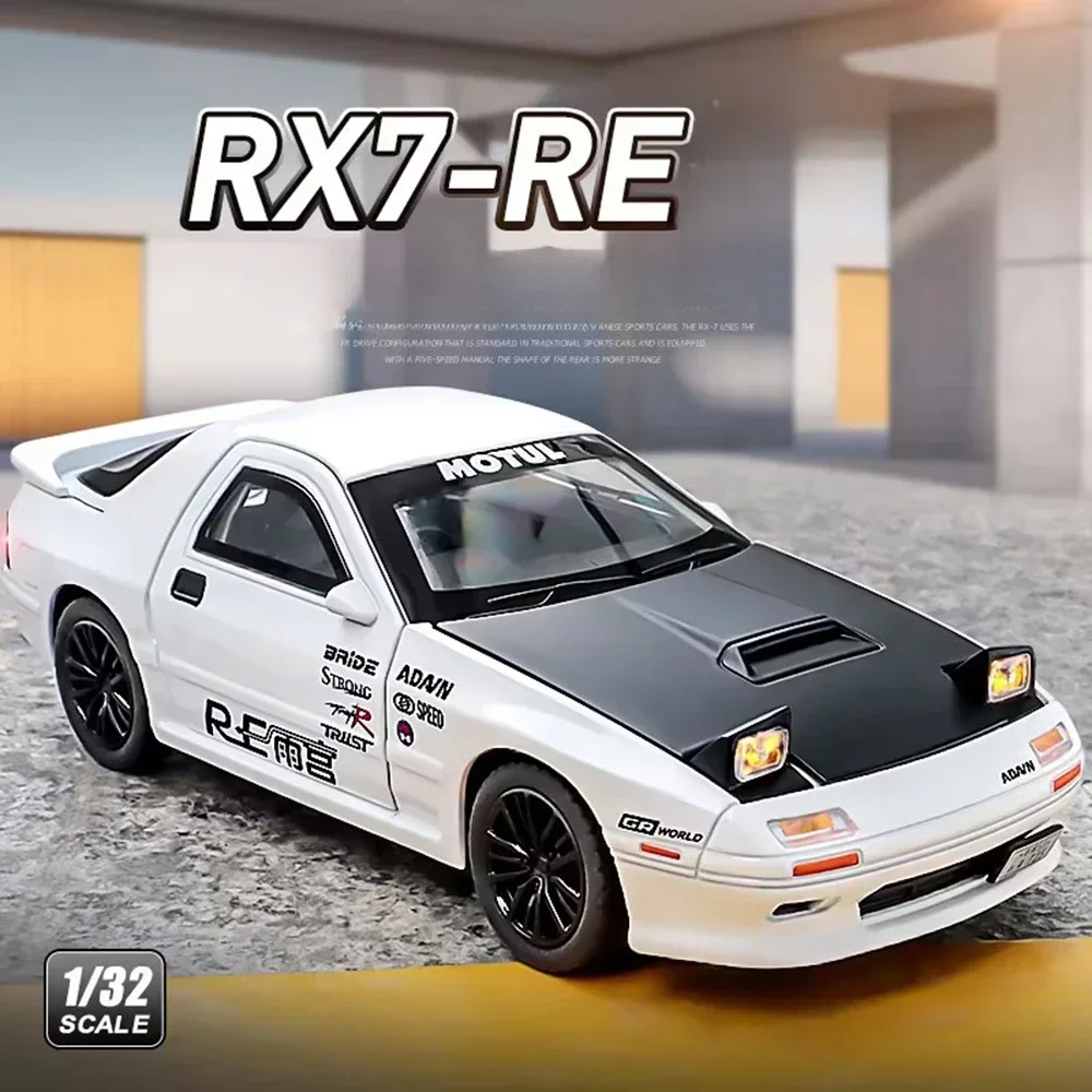 1:32 Mazda RX7 Modello di auto sportiva Giocattoli Pressofuso in lega Suono Luce 4 porte aperte Tirare indietro Ornamento Veicoli giocattolo Regali per bambini