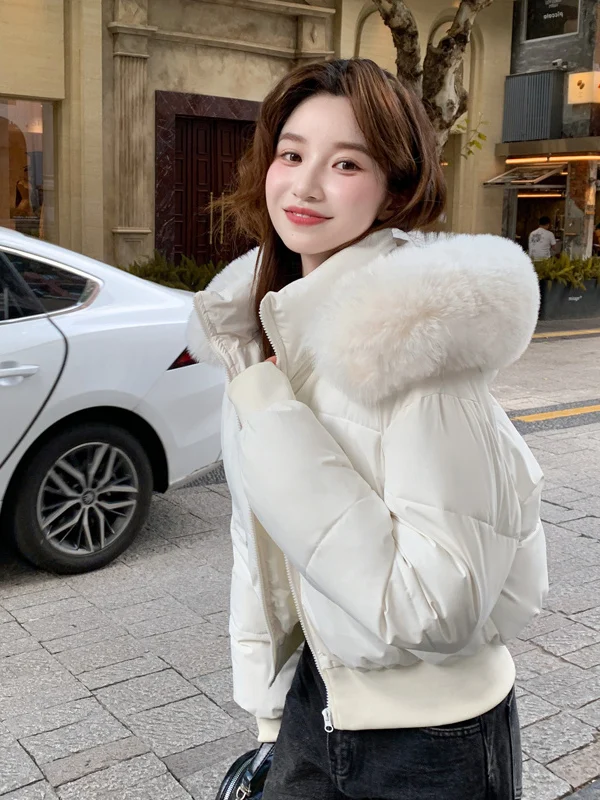 Zimowy płaszcz puchowy damski, luźny krój, bawełniany płaszcz z futrzanym kołnierzem i sznurowaniem w talii, koreański płaszcz typu sle bread.