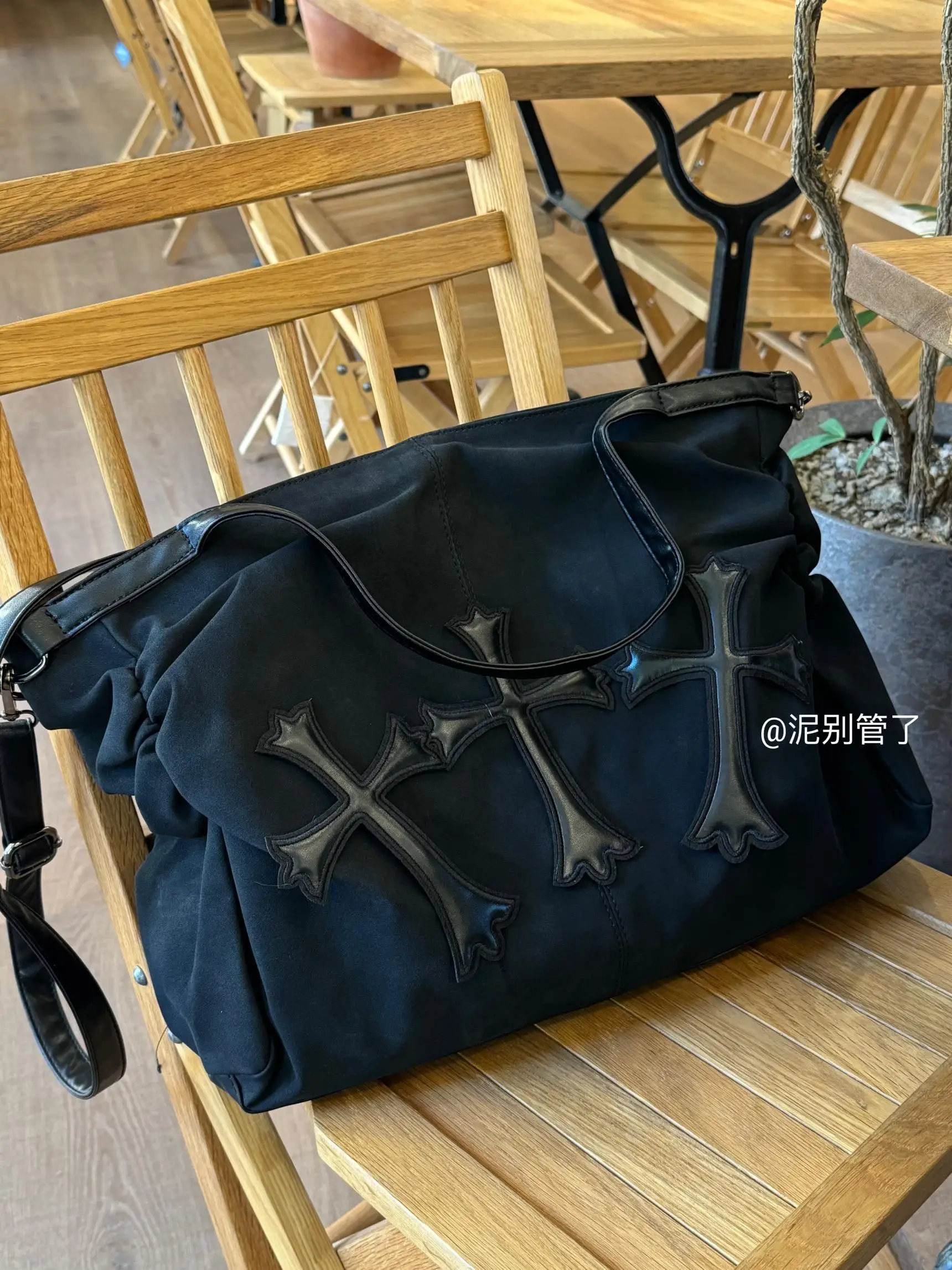

oversized pleated crossbody shoulder crossbody tote K cross duffel bag