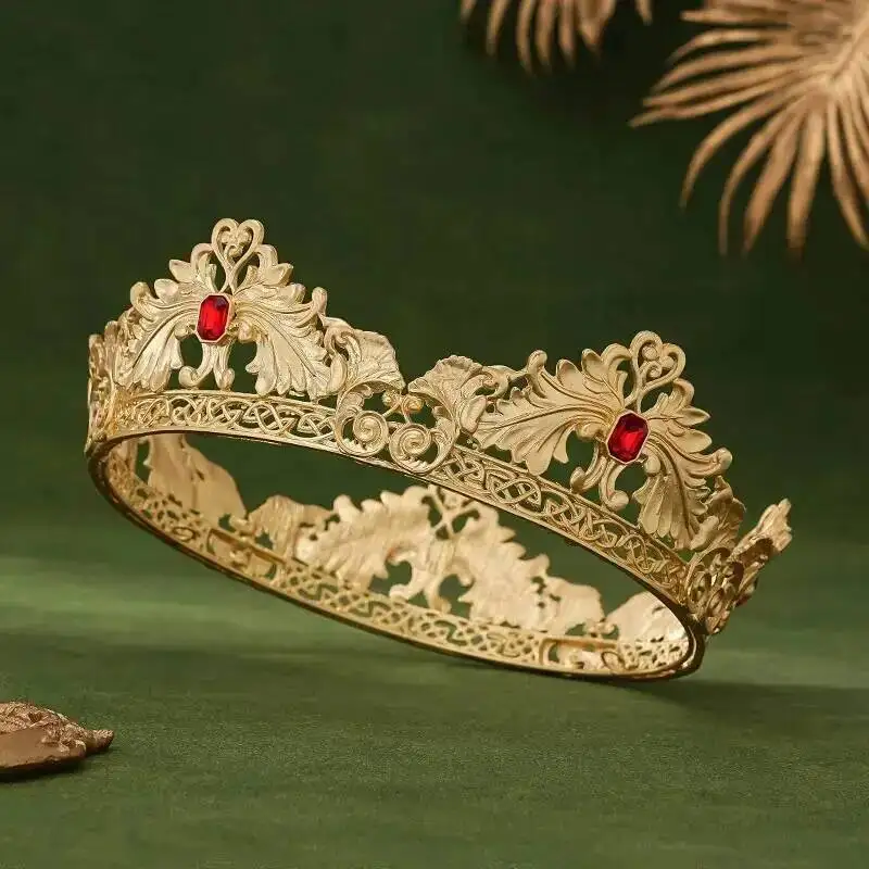 

Ретро Король Золотая Корона Принц Красный Кристалл Сплав Диадемы Мальчик Мужские Выступления Банкетные Аксессуары Для Волос Европейский Американский Головной Убор