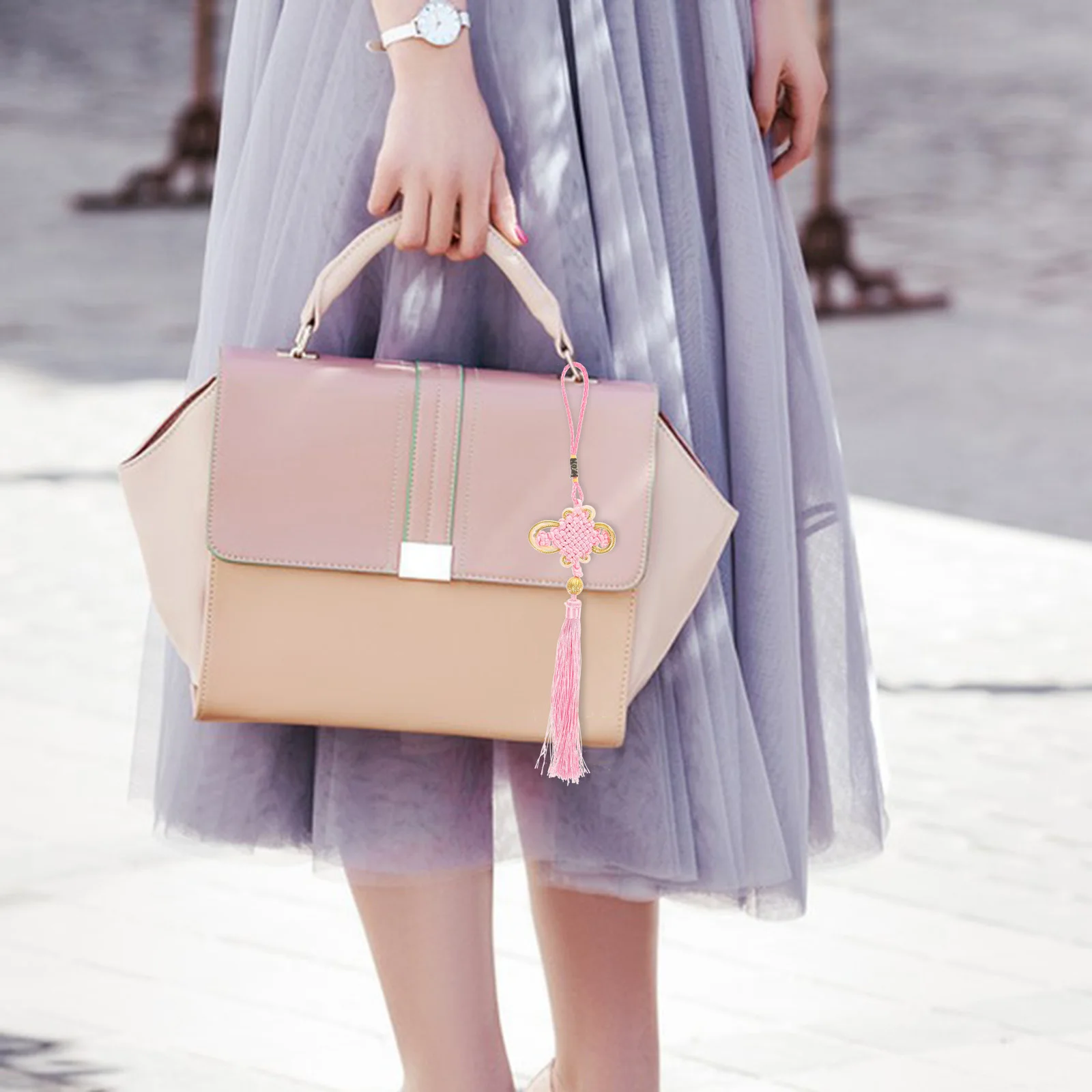 พู่ห้อยตกแต่งแบบจีน 4 ชิ้น สำหรับแขวนกระจกมองหลังในรถยนต์ ของตกแต่งพู่จีน สีแดง สำหรับตกแต่งบ้านและกระเป๋า