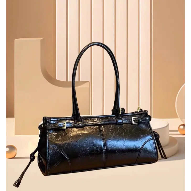 

One Shoulder Handbag Female Cool Light Oil Waxy Leather Italian Fashion Style New Classical Black Silver Buckle Decoration