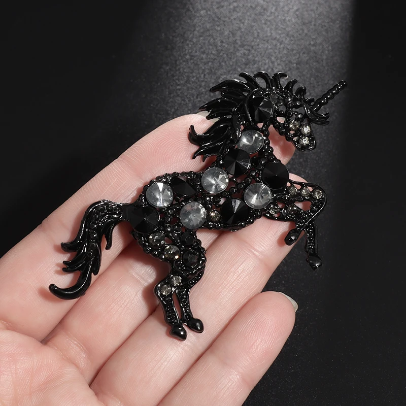 Exquisite Black Unicorn Horse Brooch Men and Women Banquet Exquisite Brooch Wedding Cocktail Party Dress Accessories