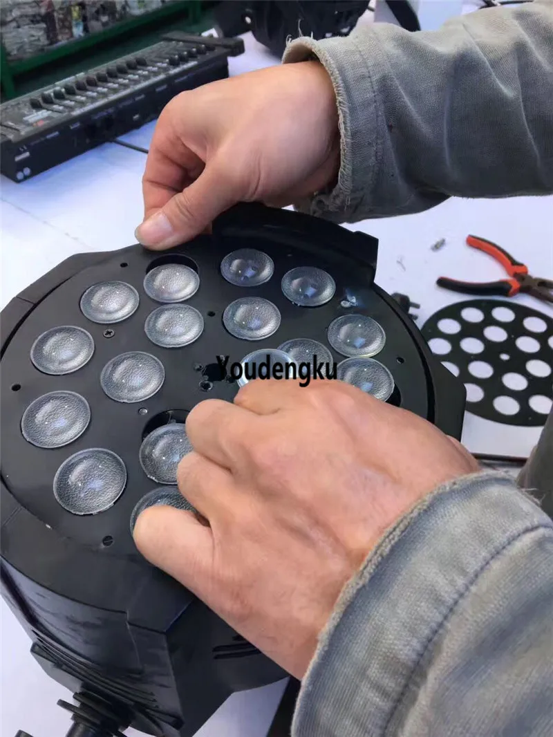 

2 штуки светодиодных прожекторов 18x18W 6in1 RGBWA UV с зумом, DMX512, LED wash par 64, для сценического освещения