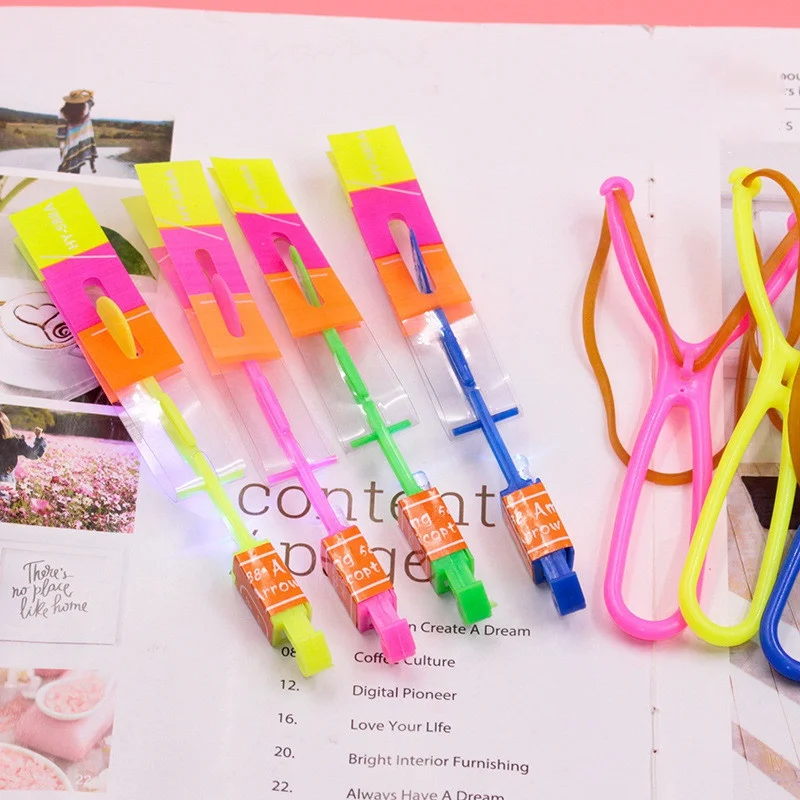 Luminoso Piscando LED Light Grande Slingshot Flying Arrow Outdoor Brilhante Foguete Flash Toy Girando Presente Catapulta De Fadas