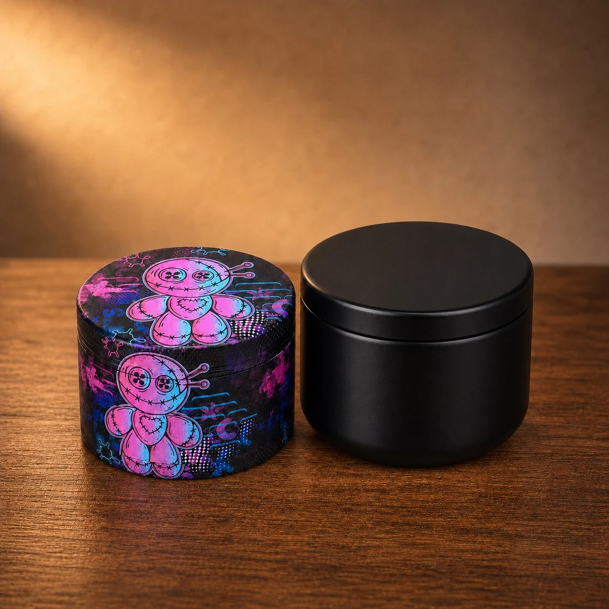 50mm Pink Stitched Doll Graffiti Zinc Alloy Round Herb Grinder 4 Layer Hand Operated Tobacco Mill with Black Storage Jar Set