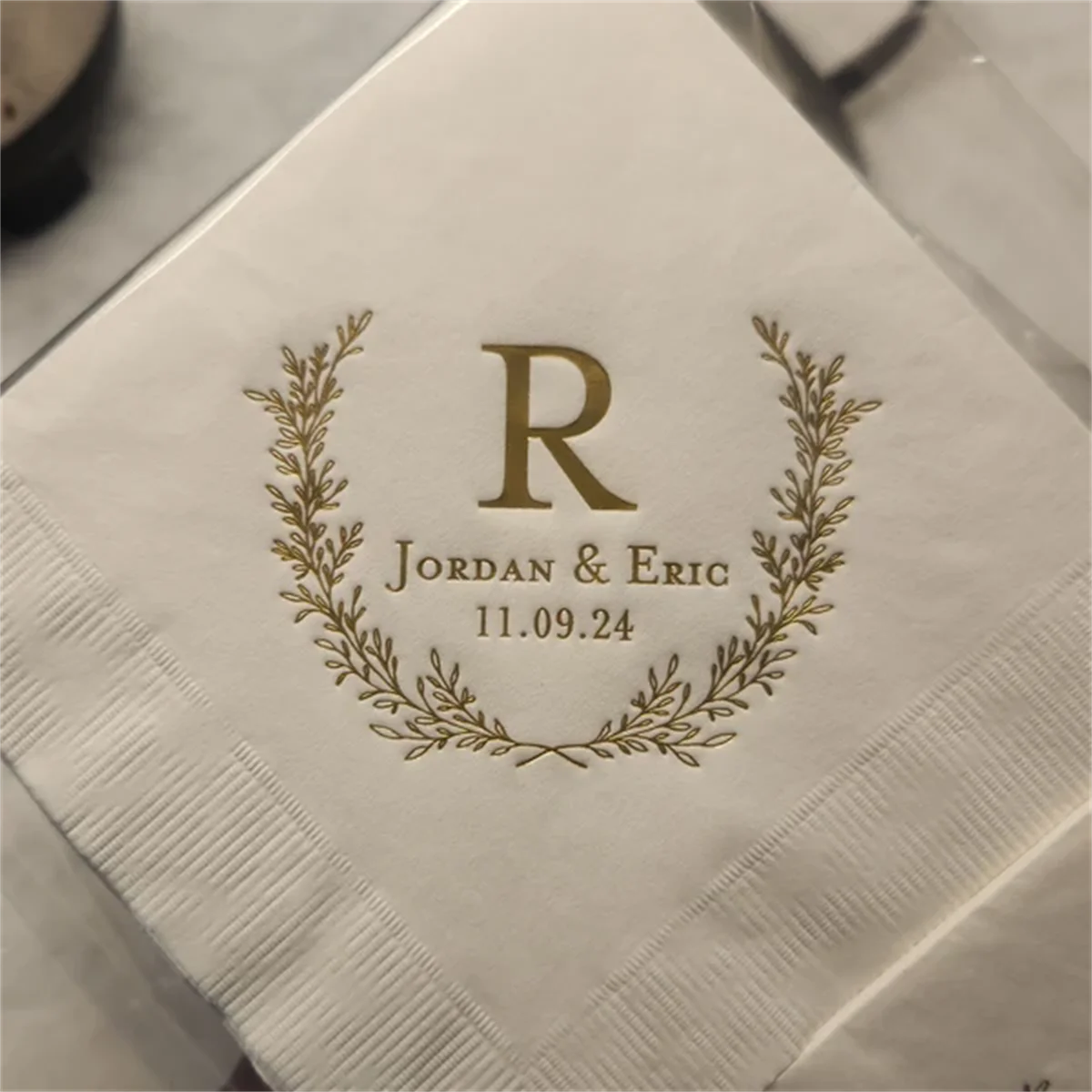 50pcs Personalized Napkins Wedding Napkins Custom Laurel Wreath Decorative Wreath Beverage Cocktail Luncheon Dinner Guest Towels