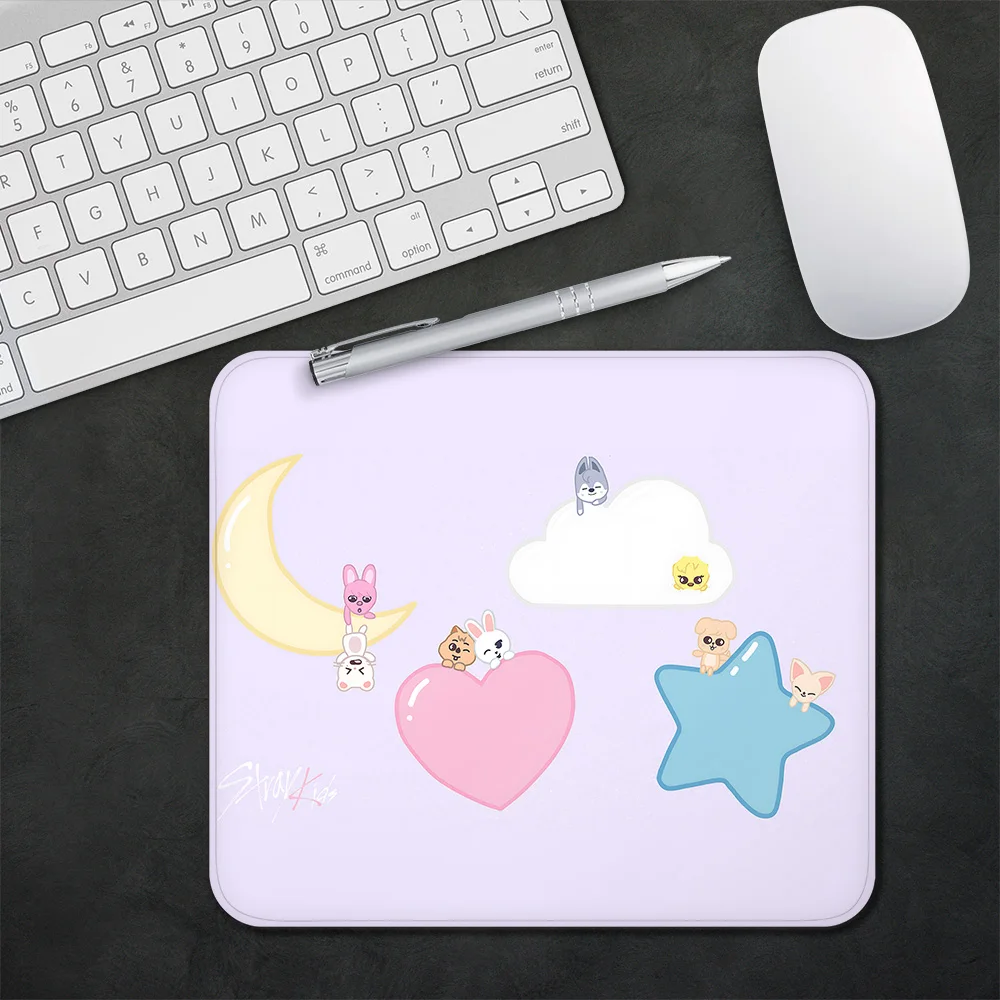 S-Skzoo-o K-Kpop S-Stray K-Kids Gaming Mouse Pad XS Small Mousepad For PC Gamer Desktop Decoration Office Mouse Mat Deskmat Rug