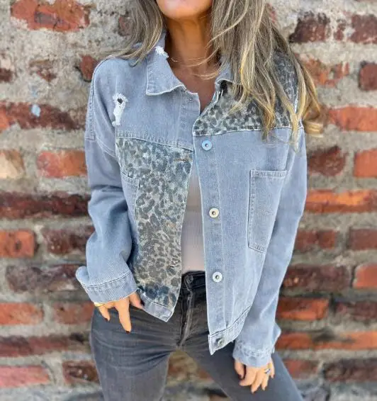 Nowa kurtka jeansowa z perforacją na jesień/zimę 2025, damska, z długim rękawem, z patchworkiem w panterkę, krótka kurtka.