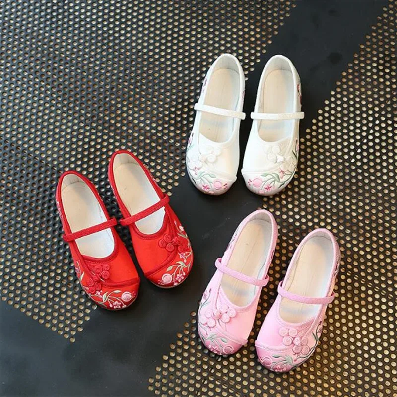 2024 New Retro Silk  Girls\' Cloth Shoes Manual Flower Embroidered Chinese Style Girls Casual Shoes National Wind Dance Shoes