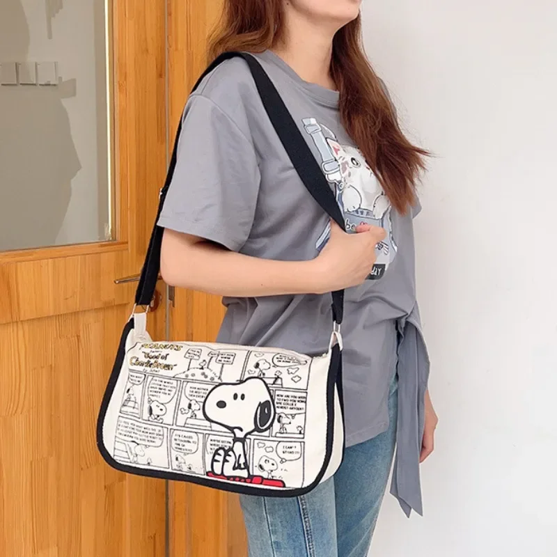 Snoopy-Bolsa de mensajero con dibujos animados para mujer, bolso de almacenamiento de maquillaje, organizador de lona con cremallera de Anime para