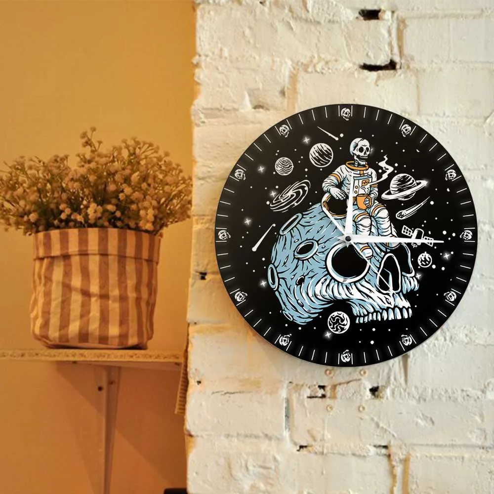 Astronauts Skull Exclusive Silent Sweep Wall Clock For Man Cave Bedroom Surreal Wall Art Gothic Dead Space Skeleton Wall Watch